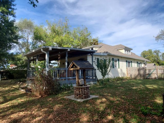 901 Augusta Street Street, Houston, MO 65483