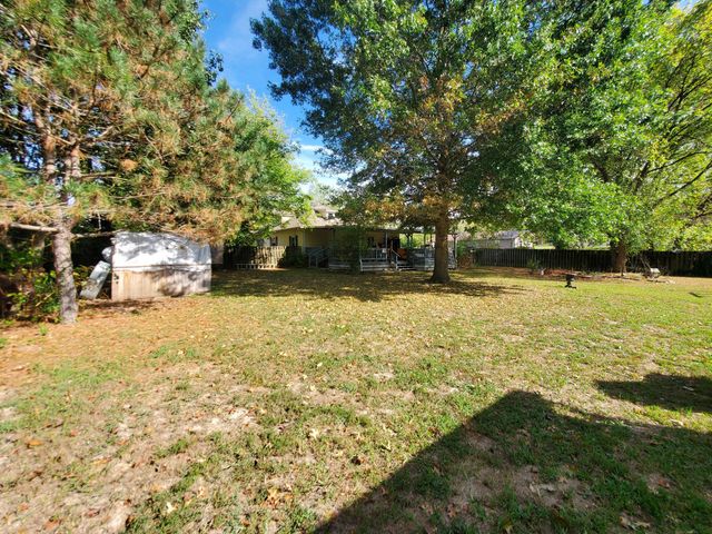 901 Augusta Street Street, Houston, MO 65483