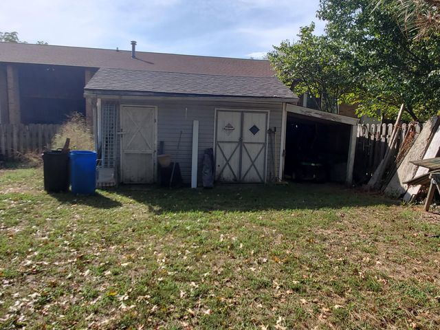 901 Augusta Street Street, Houston, MO 65483