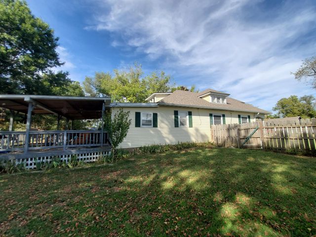 901 Augusta Street Street, Houston, MO 65483