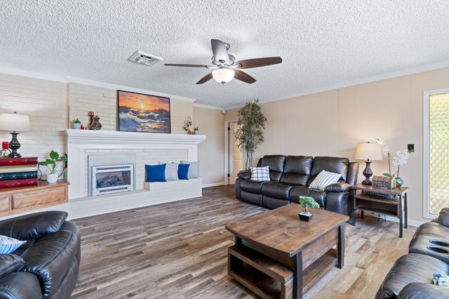 231 S Austin Rd, Manteca, CA 95336