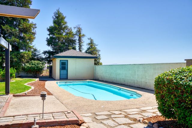 231 S Austin Rd, Manteca, CA 95336