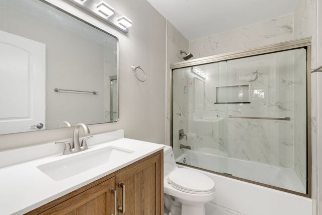 92 N AIRLITE Street, Elgin, IL 60123