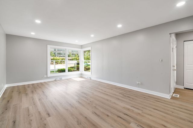 92 N AIRLITE Street, Elgin, IL 60123