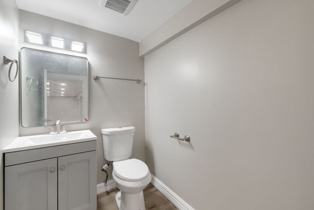 92 N AIRLITE Street, Elgin, IL 60123