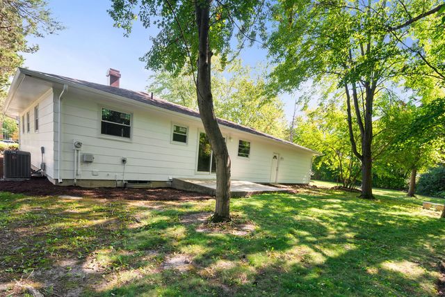 92 N AIRLITE Street, Elgin, IL 60123