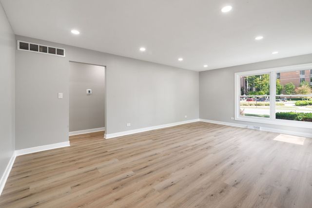 92 N AIRLITE Street, Elgin, IL 60123