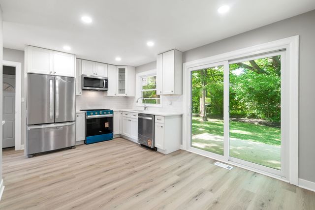 92 N AIRLITE Street, Elgin, IL 60123