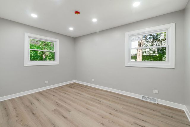 92 N AIRLITE Street, Elgin, IL 60123