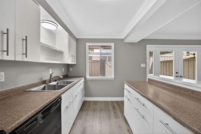 2109 Lander Lane 79, Houston, TX 77057