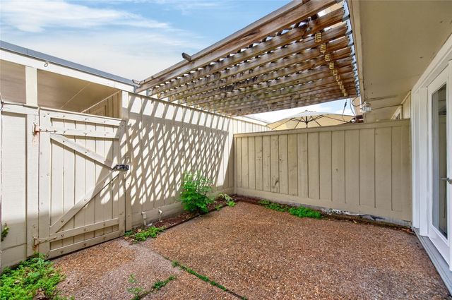 2109 Lander Lane 79, Houston, TX 77057