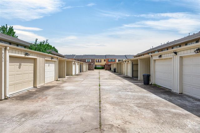 2109 Lander Lane 79, Houston, TX 77057