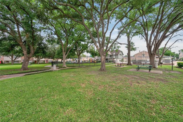 2109 Lander Lane 79, Houston, TX 77057