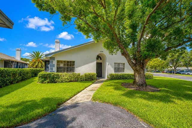 2749 COUNTRYSIDE BOULEVARD 8, Clearwater, FL 33761