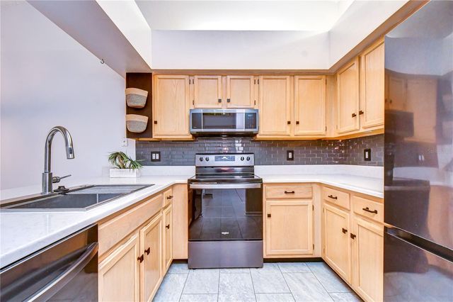 2749 COUNTRYSIDE BOULEVARD 8, Clearwater, FL 33761