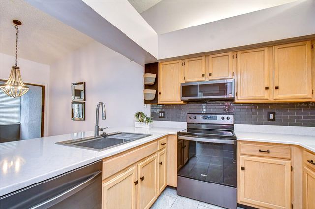 2749 COUNTRYSIDE BOULEVARD 8, Clearwater, FL 33761