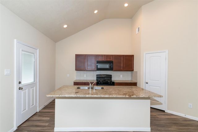 9522 Yellow Rose Drive, Texas City, TX 77591
