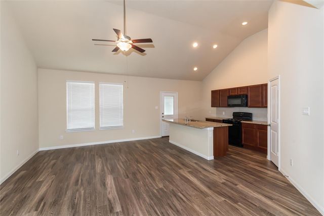 9522 Yellow Rose Drive, Texas City, TX 77591