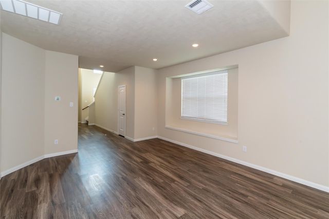 9522 Yellow Rose Drive, Texas City, TX 77591