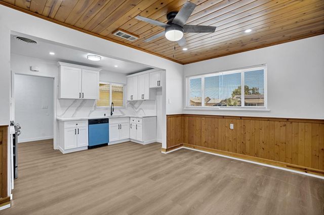 2938 E Willis Avenue, Fresno, CA 93726