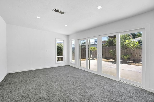 2938 E Willis Avenue, Fresno, CA 93726