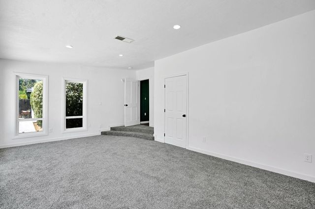 2938 E Willis Avenue, Fresno, CA 93726