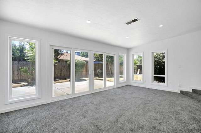 2938 E Willis Avenue, Fresno, CA 93726