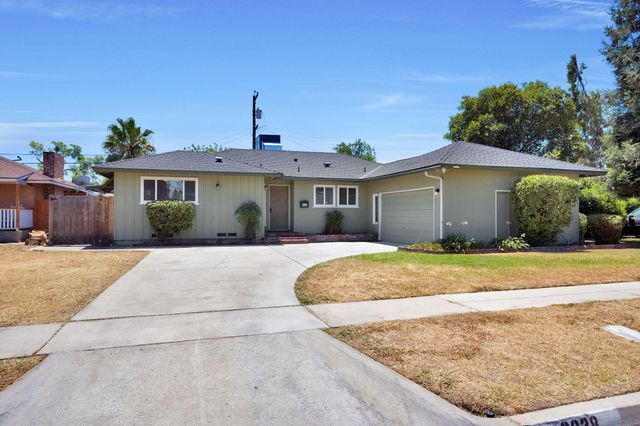 2938 E Willis Avenue, Fresno, CA 93726