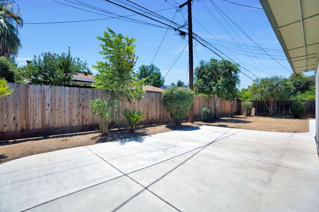 2938 E Willis Avenue, Fresno, CA 93726
