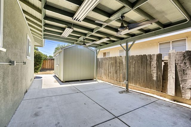 2938 E Willis Avenue, Fresno, CA 93726
