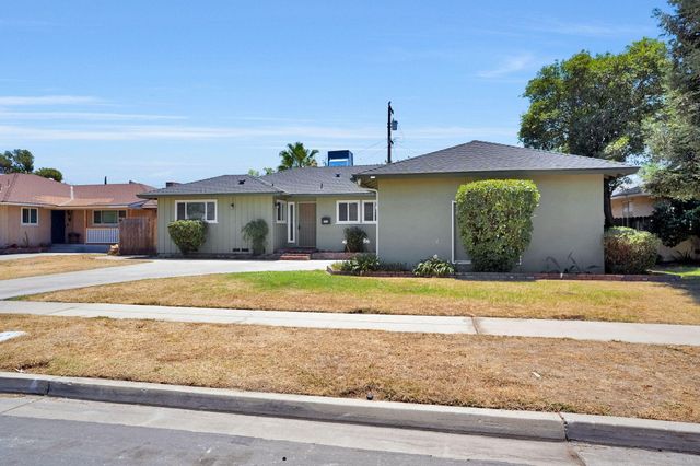 2938 E Willis Avenue, Fresno, CA 93726