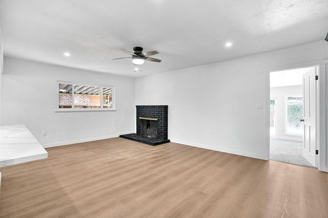 2938 E Willis Avenue, Fresno, CA 93726
