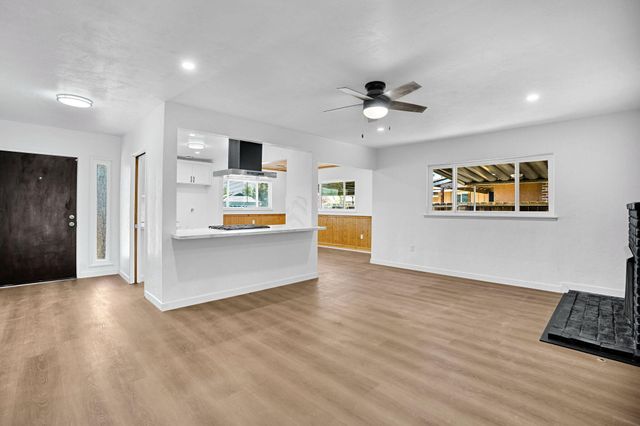 2938 E Willis Avenue, Fresno, CA 93726