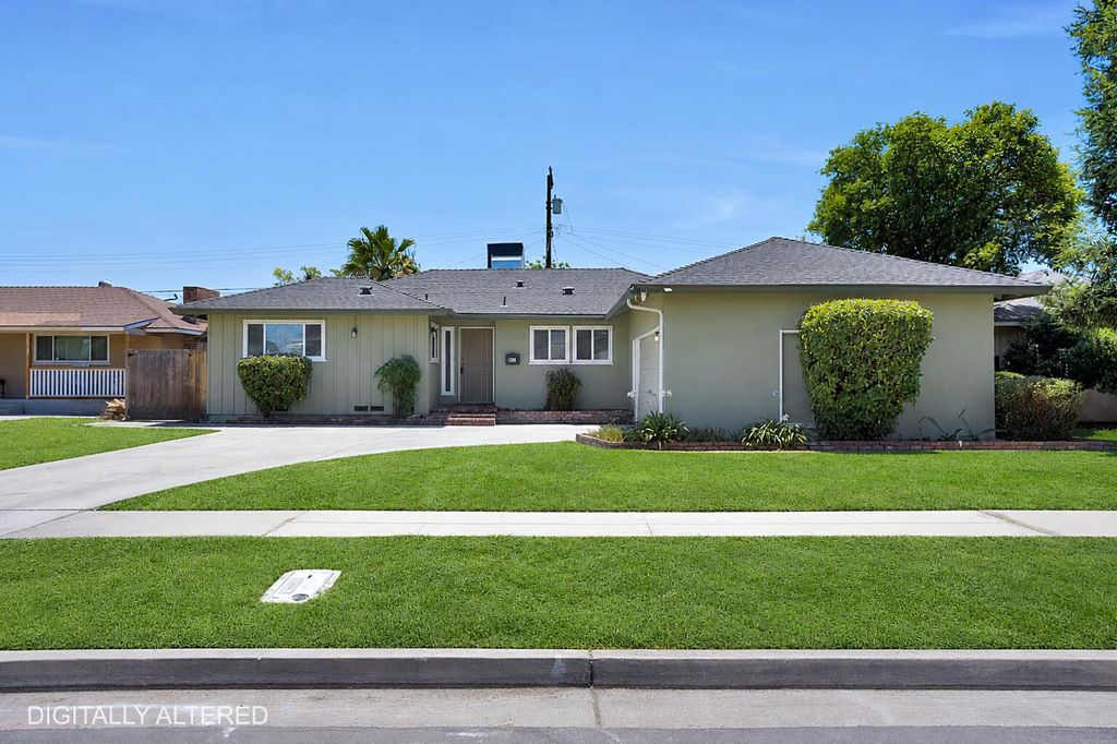 2938 E Willis Avenue, Fresno, CA 93726