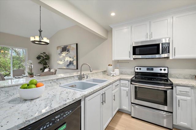 913 Apricot Avenue B, Campbell, CA 95008