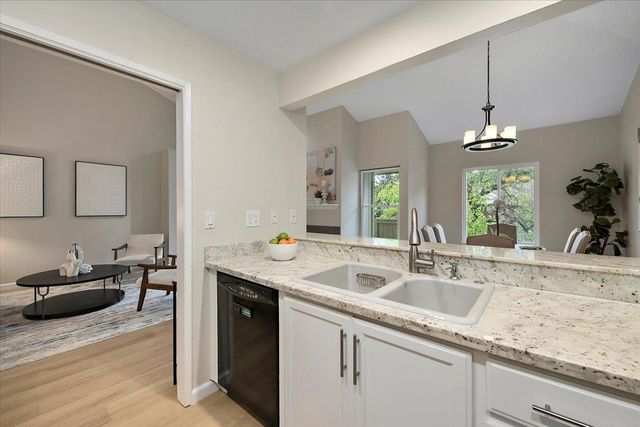 913 Apricot Avenue B, Campbell, CA 95008