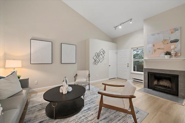 913 Apricot Avenue B, Campbell, CA 95008