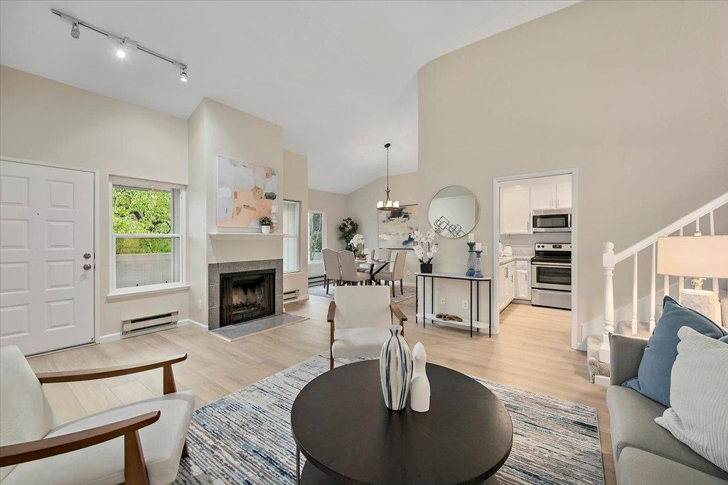 913 Apricot Avenue B, Campbell, CA 95008