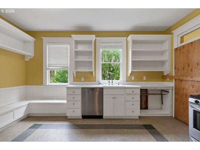 71 Ne SAN RAFAEL St, Portland, OR 97035