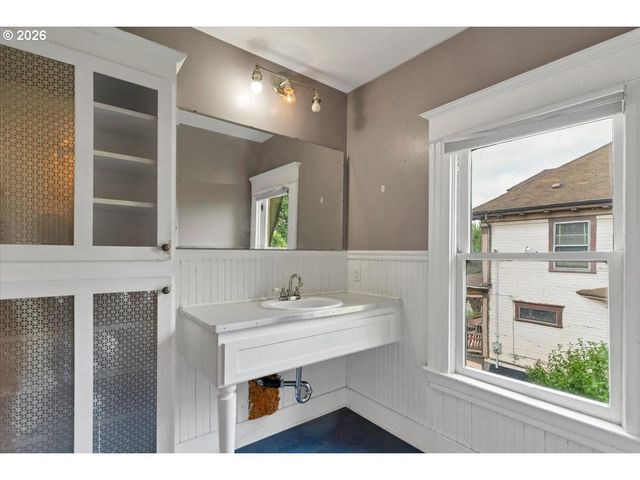 71 Ne SAN RAFAEL St, Portland, OR 97035