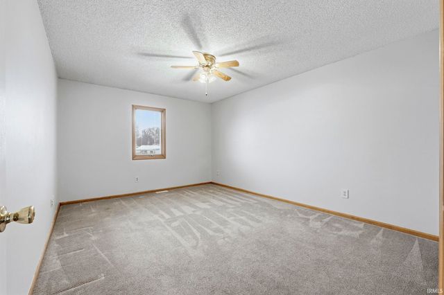 7883 Harrisburg Lane, Fort Wayne, IN 46835