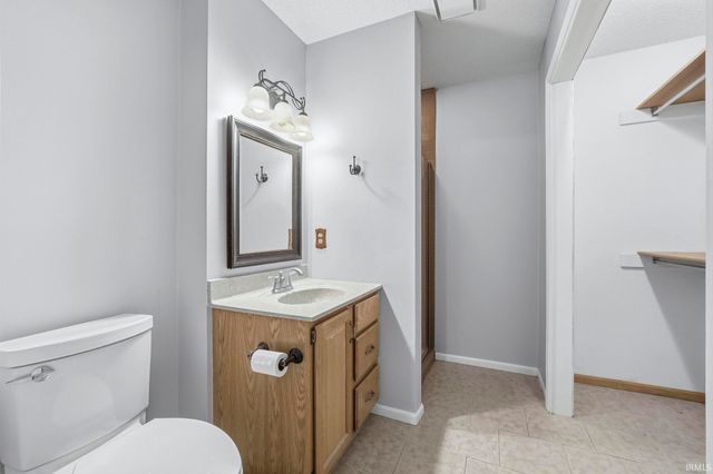 7883 Harrisburg Lane, Fort Wayne, IN 46835