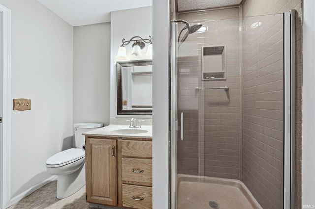 7883 Harrisburg Lane, Fort Wayne, IN 46835