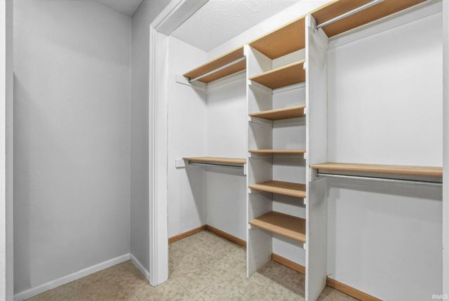 7883 Harrisburg Lane, Fort Wayne, IN 46835