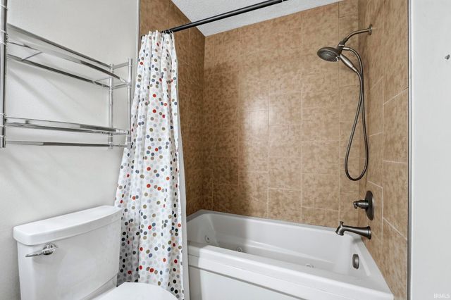 7883 Harrisburg Lane, Fort Wayne, IN 46835