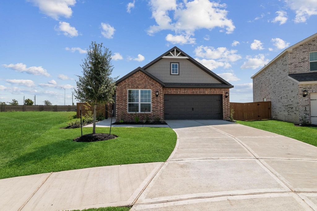 1023 Whispering Winds, Beasley, TX 77417