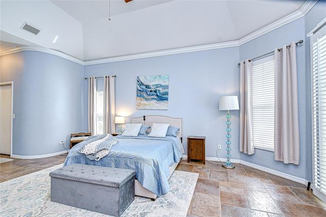 5201 LAUREL POINTE DRIVE, Valrico, FL 33594