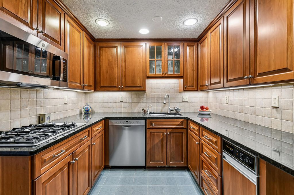 17835 Tioga Trail, Minnetonka, MN 55391 — photo 3