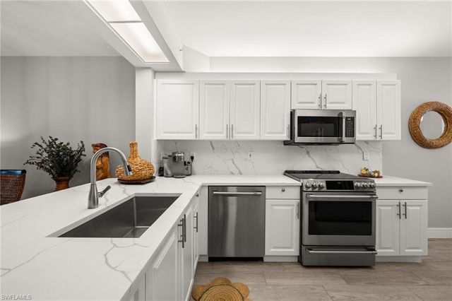 7502 Silver Trumpet LN 103, Naples, FL 34109
