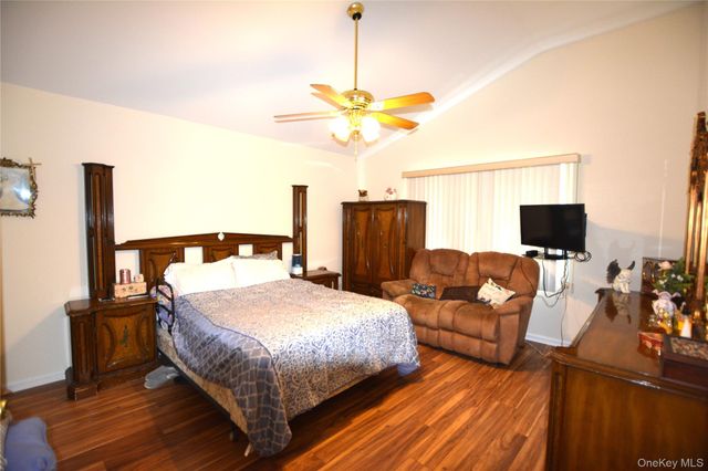 5190 Village Circle E, Manorville, NY 11949